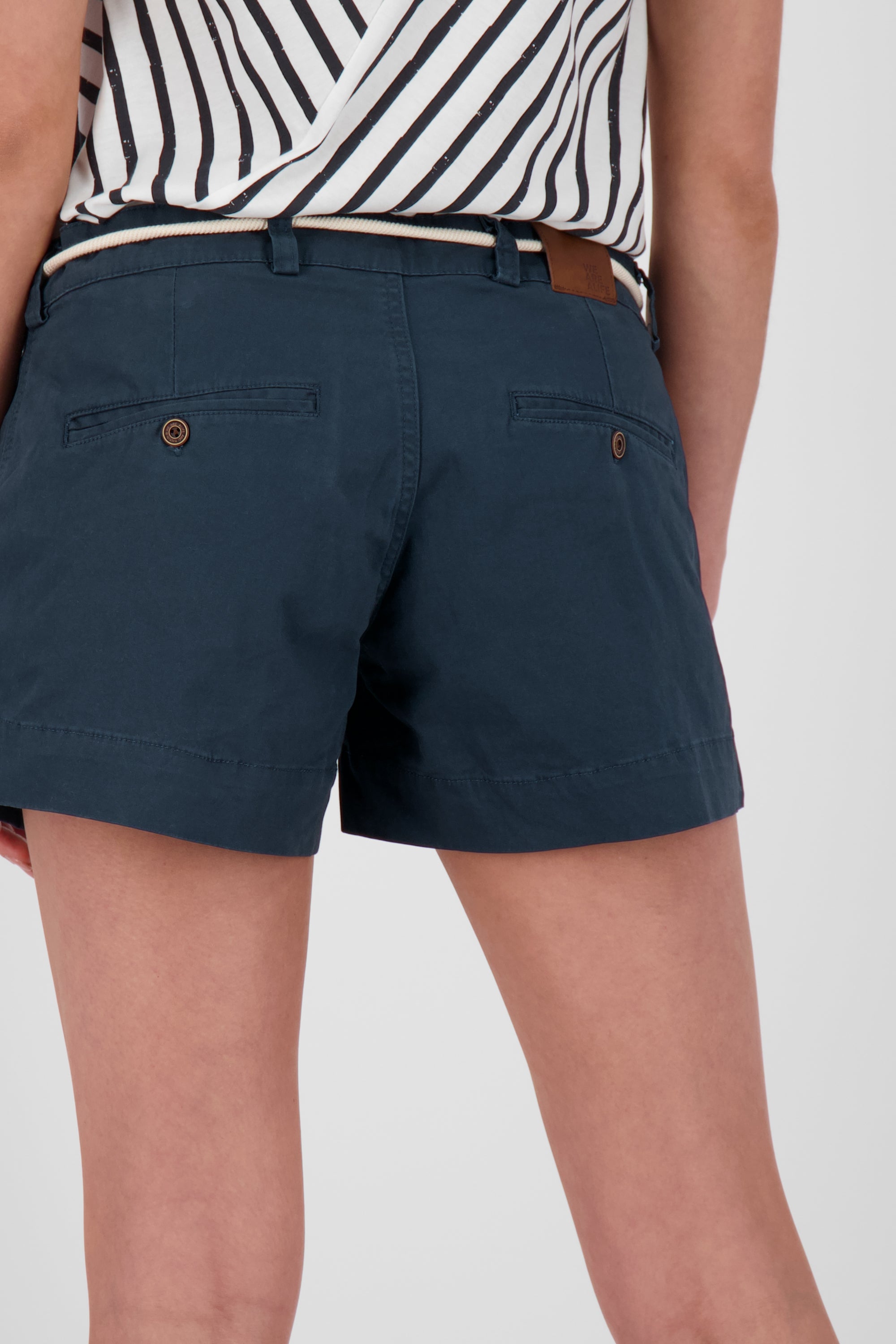 Damen Shorts mit Style - Hol dir JuleAK von Alife and Kickin Dunkelblau