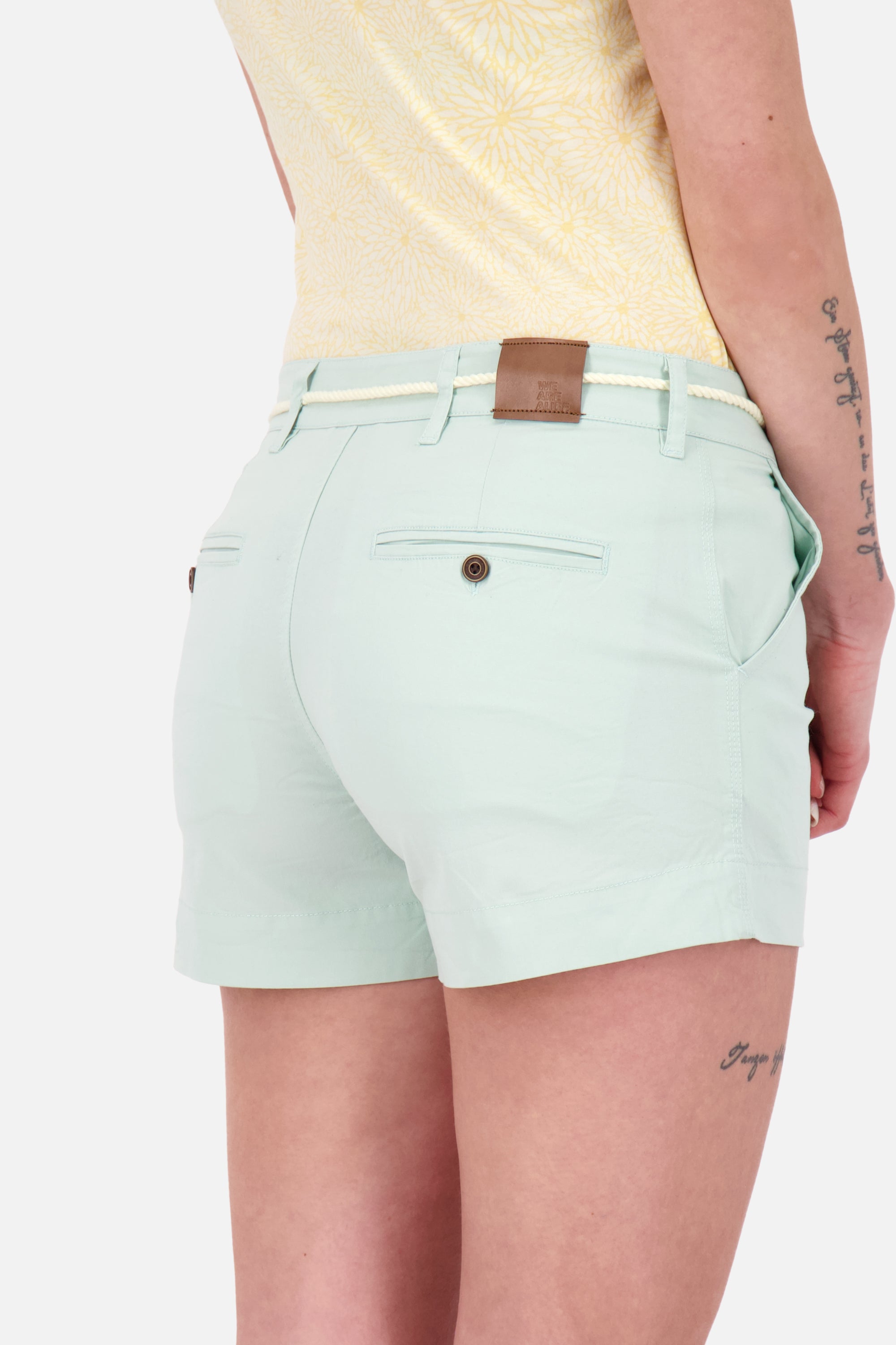 Damen Sommer Shorts: JuleAK A von Alife and Kickin Hellgrün