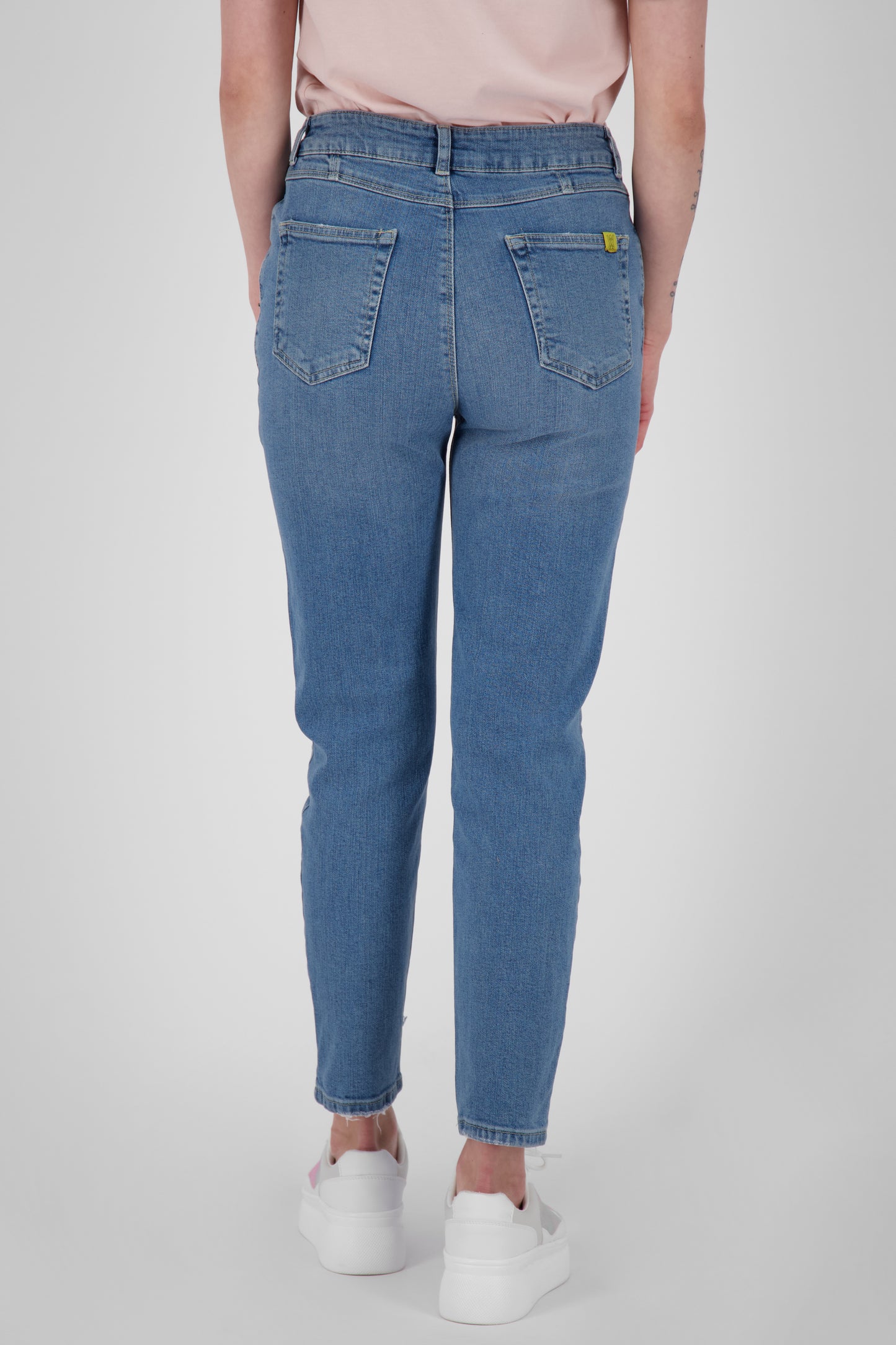 Trendige Mom-Jeans für Damen - LaureenAK DNM A von Alife and Kickin Hellblau
