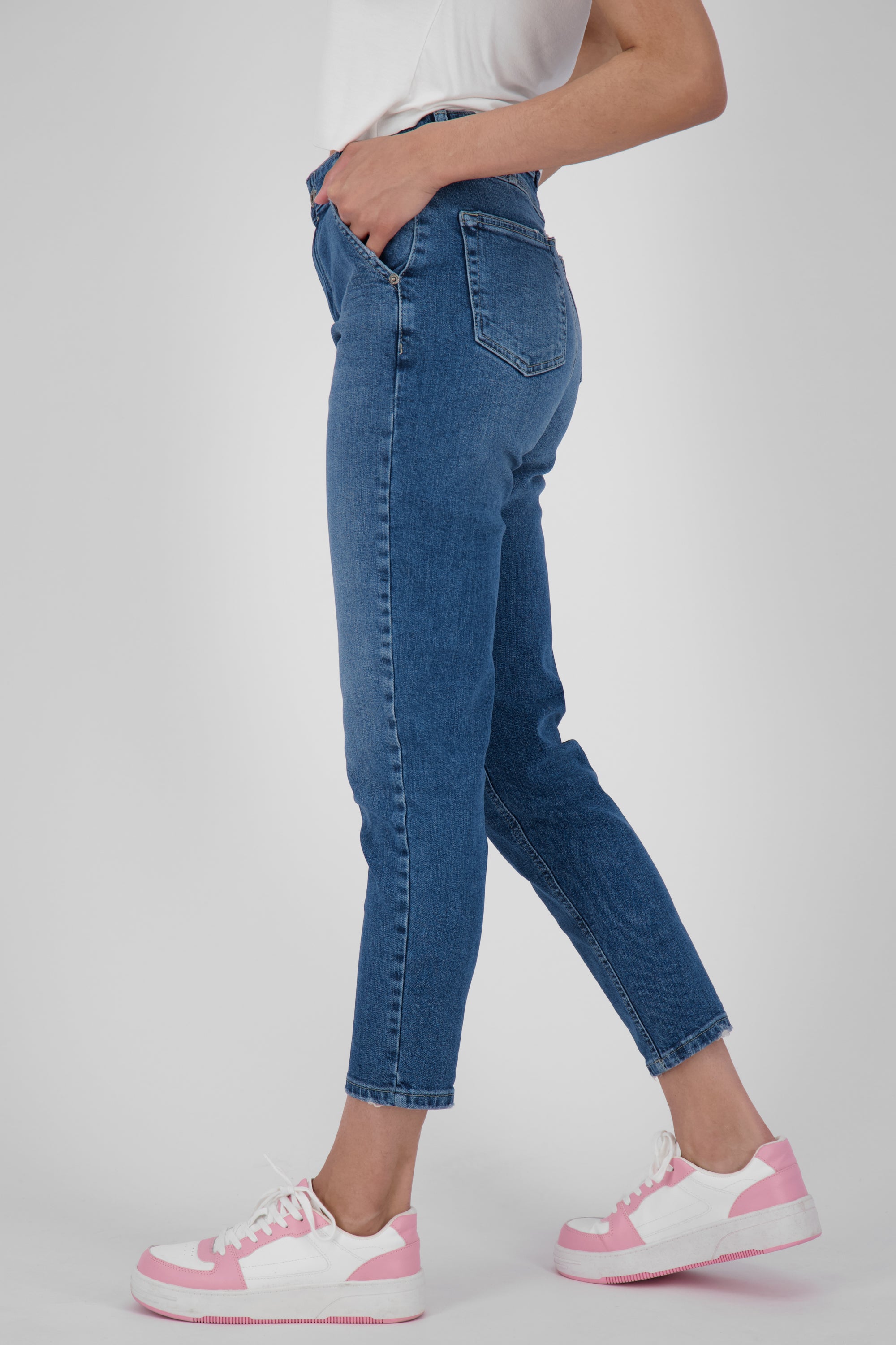 Trendige Mom-Jeans für Damen - LaureenAK DNM A von Alife and Kickin Dunkelblau