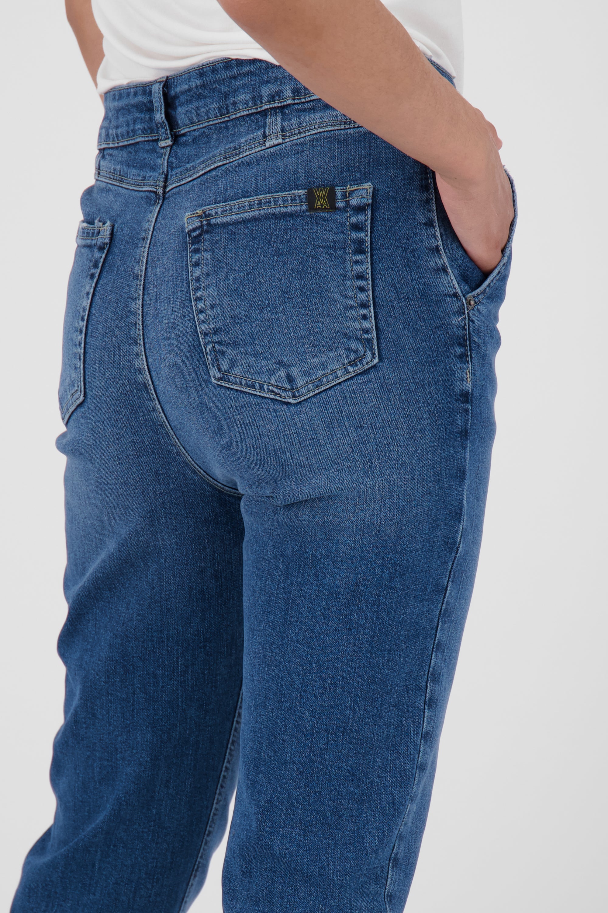 Trendige Mom-Jeans für Damen - LaureenAK DNM A von Alife and Kickin Dunkelblau