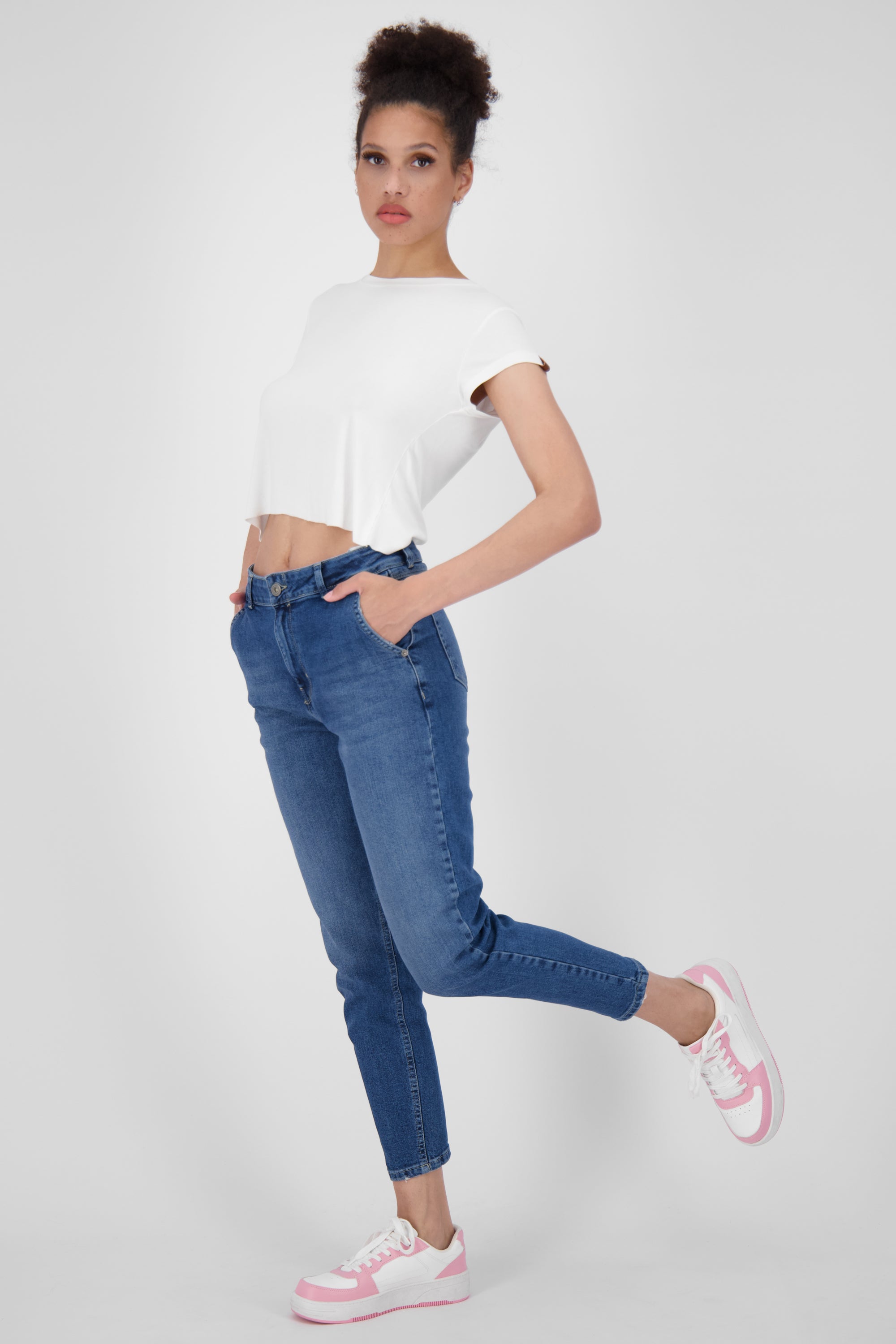 Trendige Mom-Jeans für Damen - LaureenAK DNM A von Alife and Kickin Dunkelblau