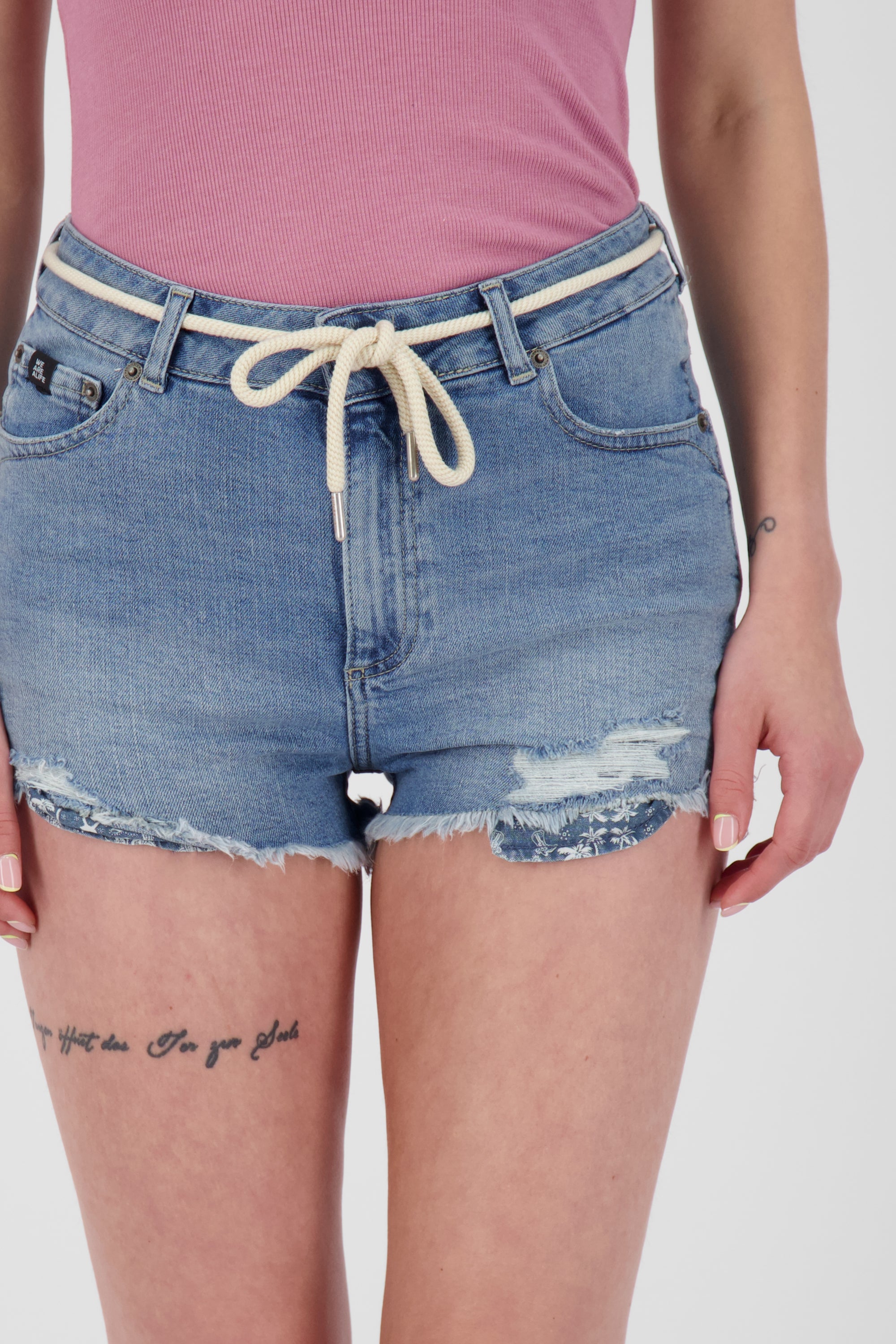 Stylische Hotpants: LatoyaAK DNM A für Frauen Hellblau