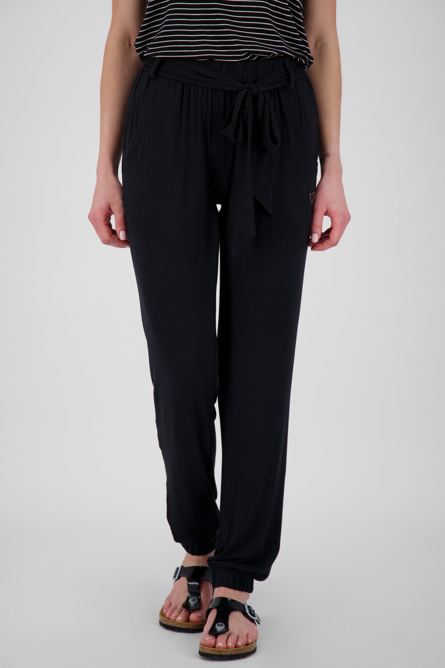 Stilvoll und bequem - AliceAK A Jogginghose für Damen  Schwarz
