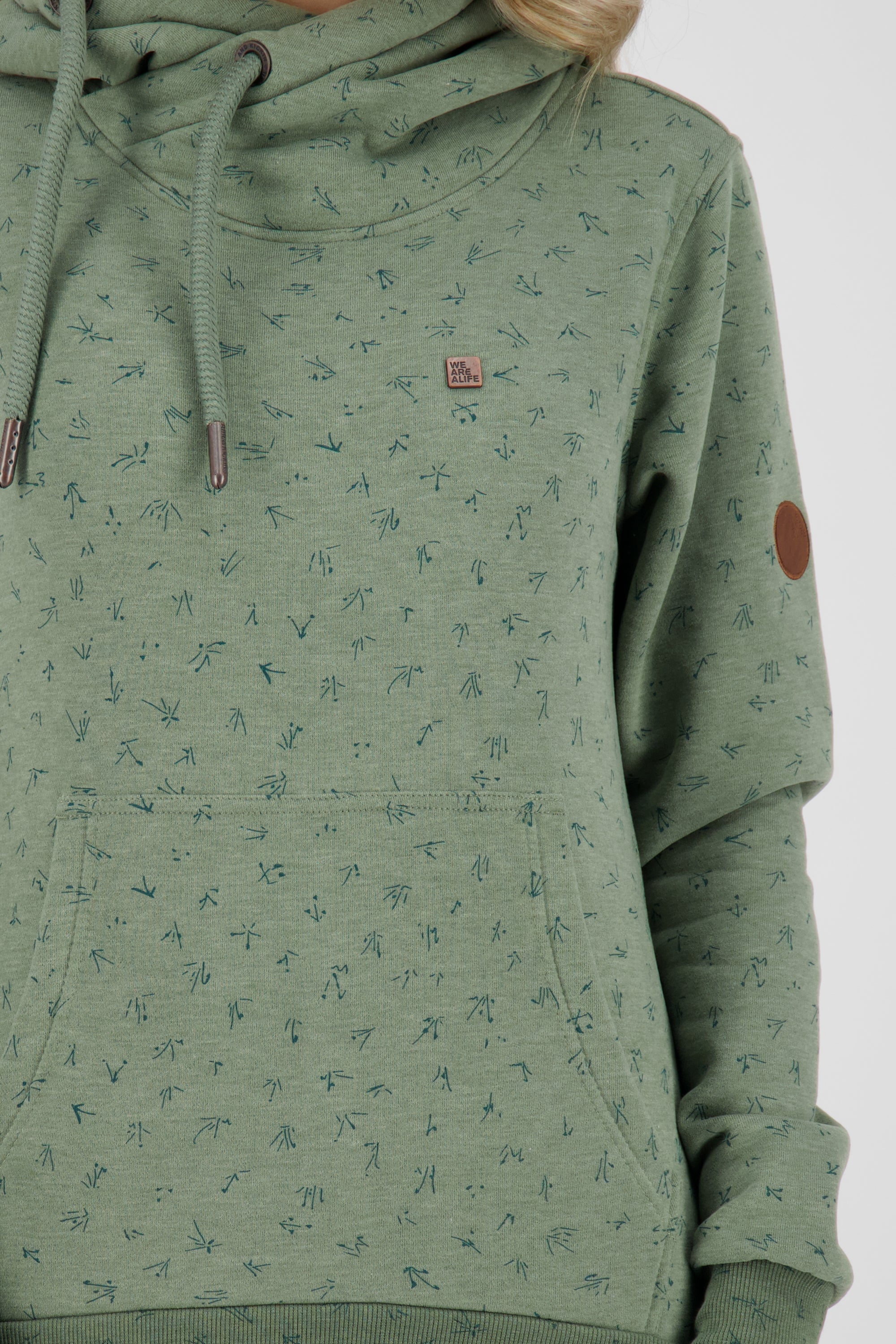 Trendige Prints und Komfort vereint: Damen Kapuzenpullover SarahAK B von Alife and Kickin Grün