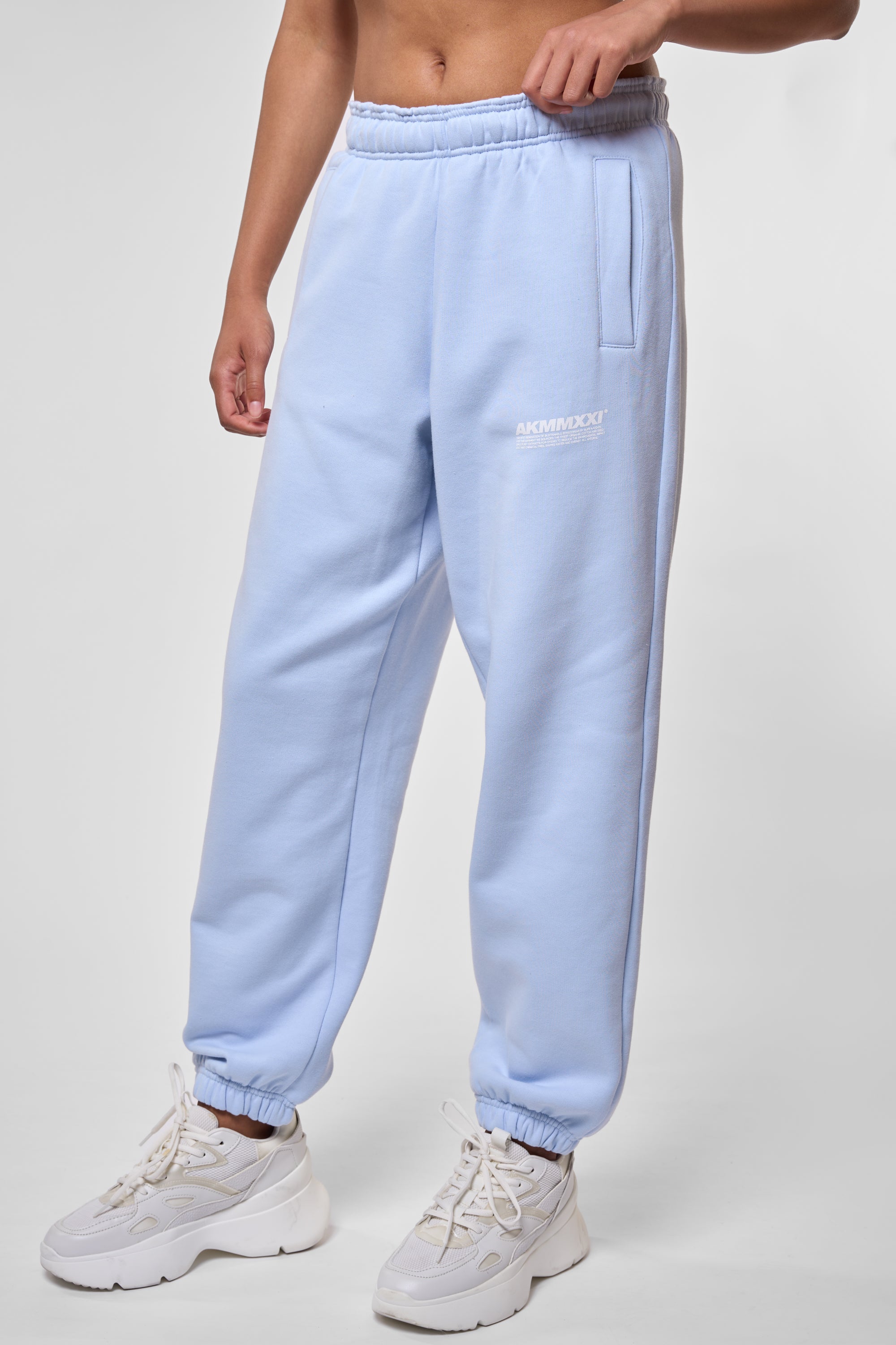 Nachhaltig produzierte Sweatpant PlutoAK A - der perfekte Begleiter für jeden Tag Hellblau