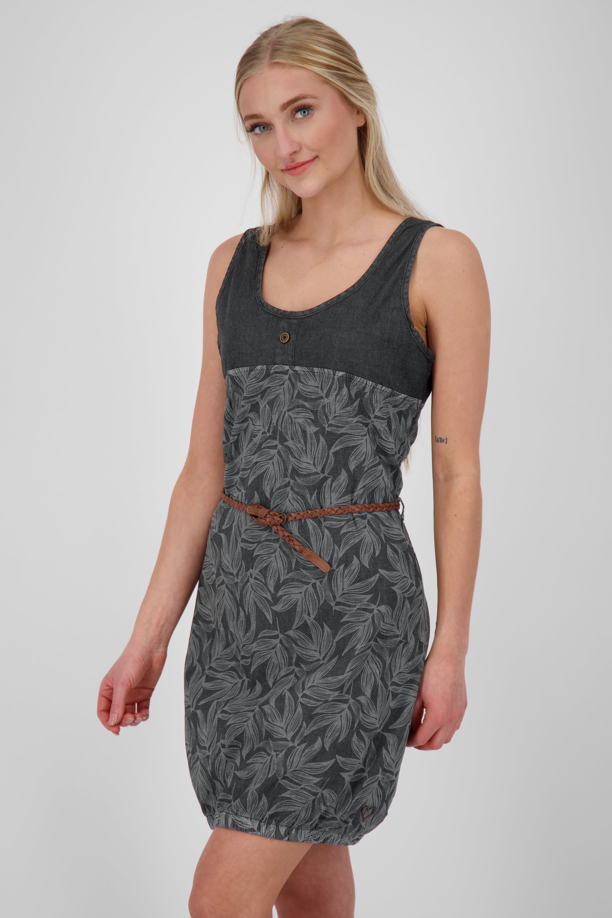 Unbeschwert durch den Sommer mit DojaAK DNM B Kleid für Damen Schwarz