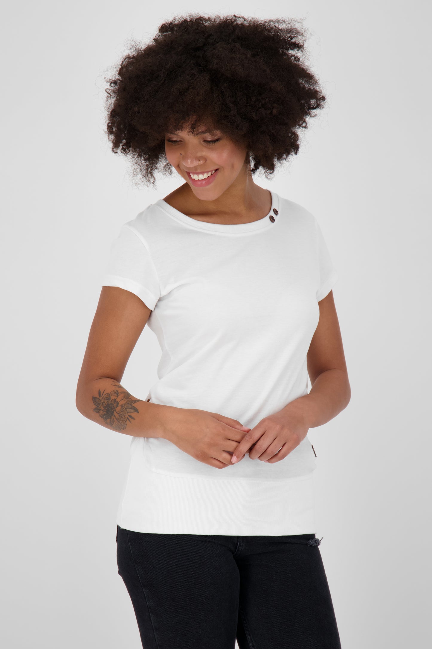 Bereit für den Sommer: CocoAK A T-Shirt mit betonter Silhouette für Damen Weiß