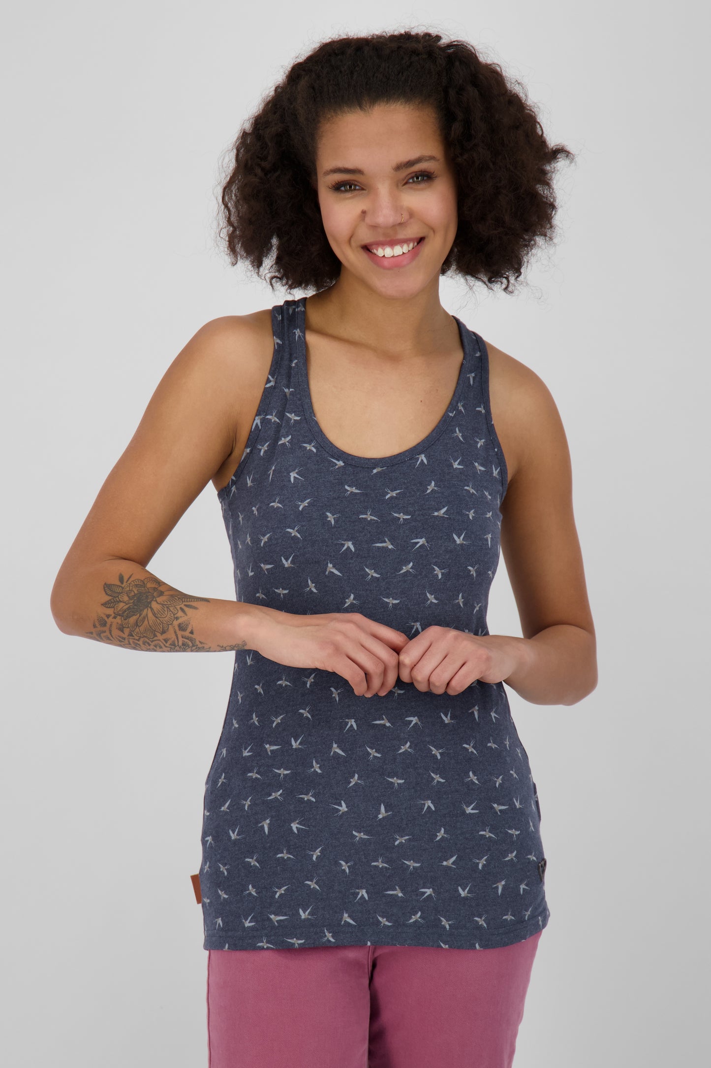 Vielseitig kombinierbares LuciaAK B Shirt für Frauen Dunkelblau