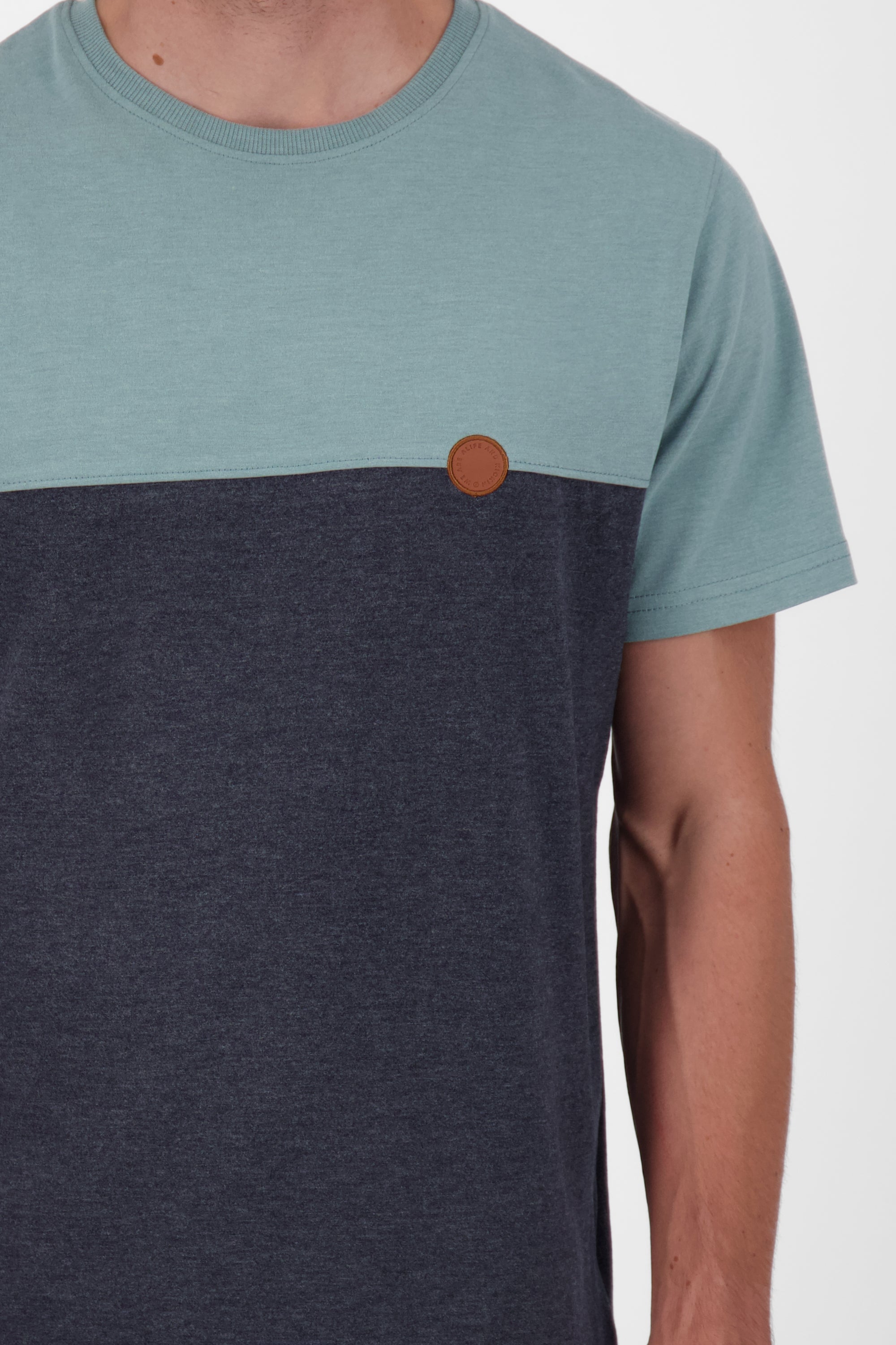 LeoAK: Trendiges Herren-T-Shirt für individuelle Styles Dunkelblau