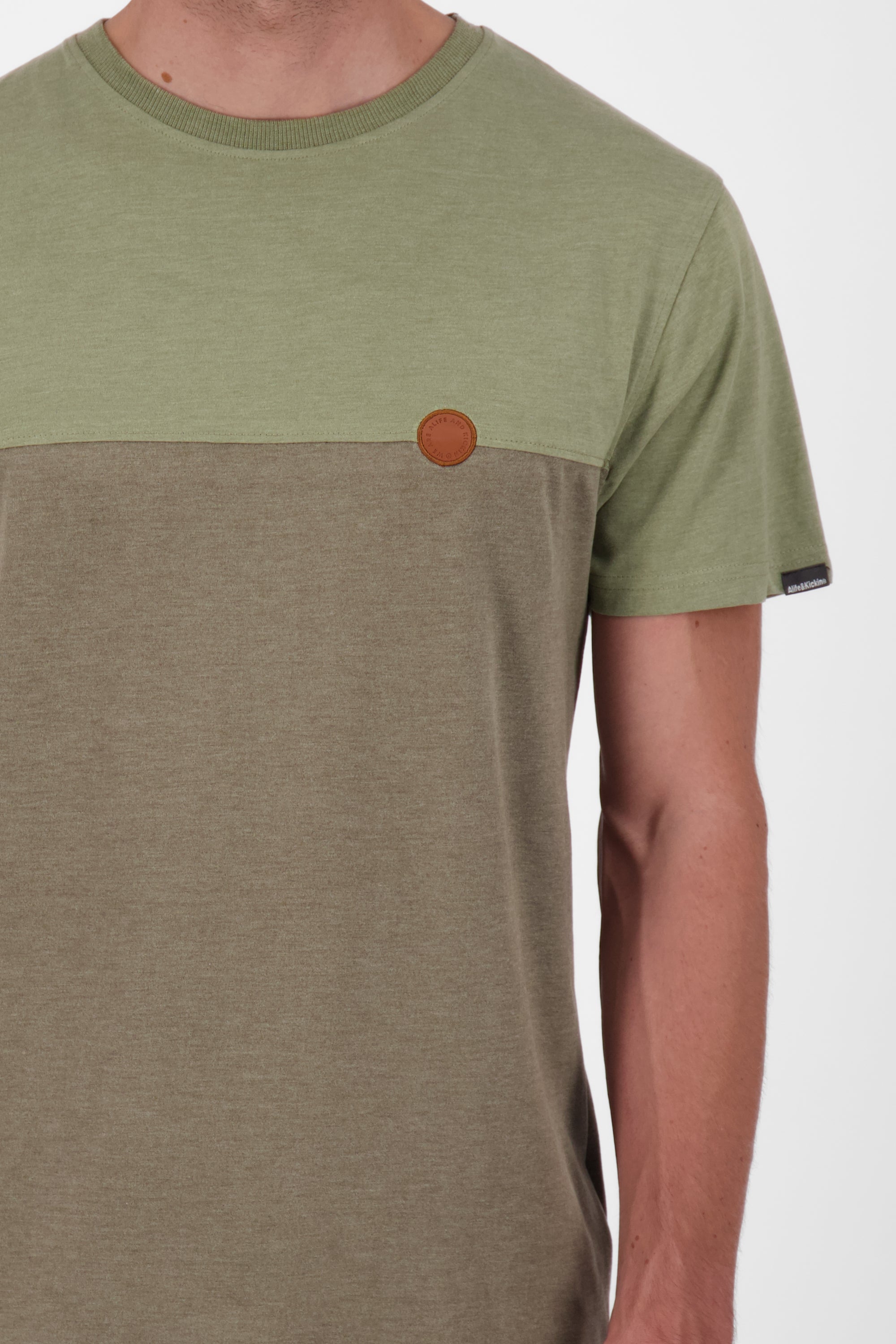 LeoAK: Trendiges Herren-T-Shirt für individuelle Styles Dunkelgrün