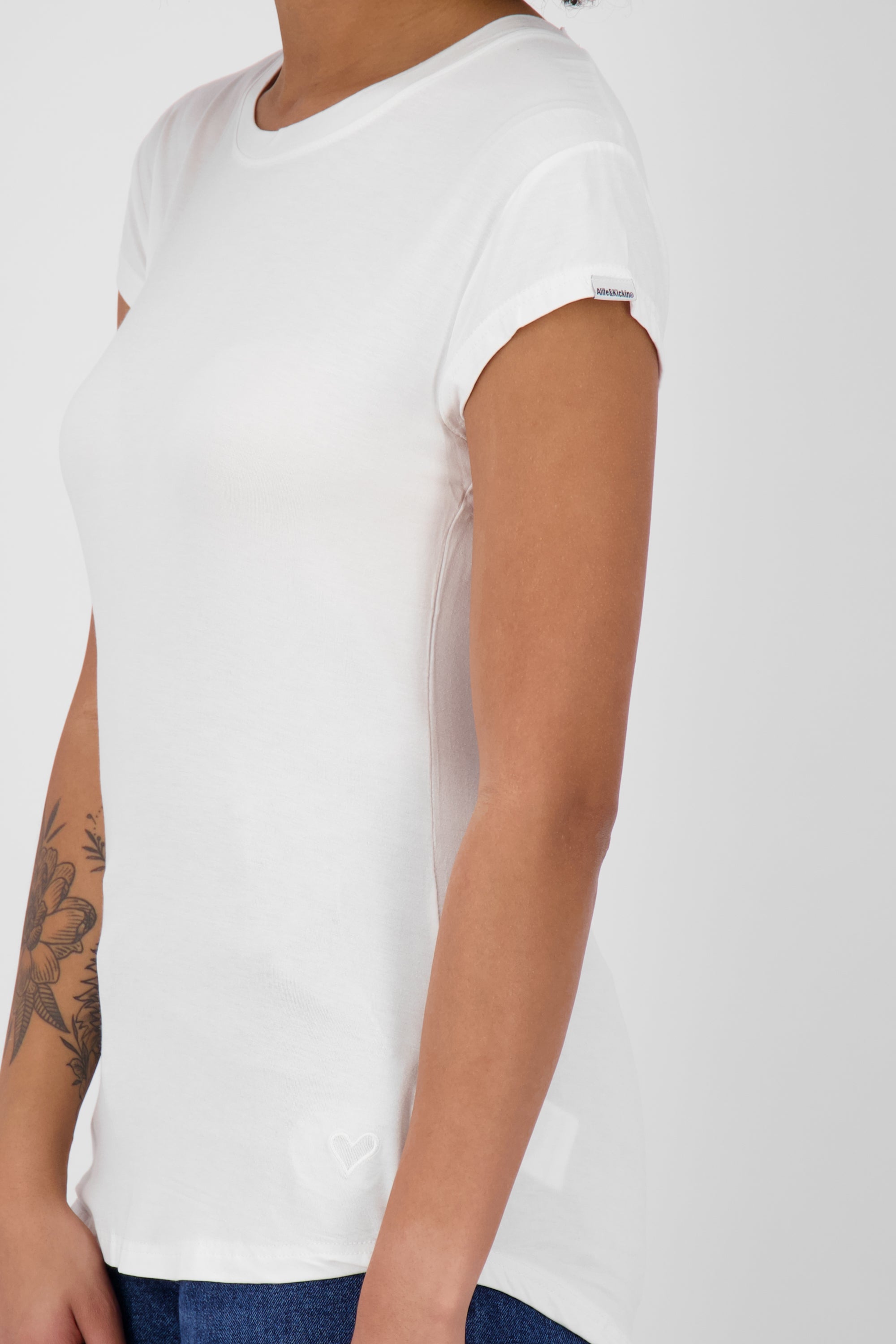 Vielseitiges Basic-Shirt für stylische Outfits: MimmyAK A von Alife and Kickin Weiß