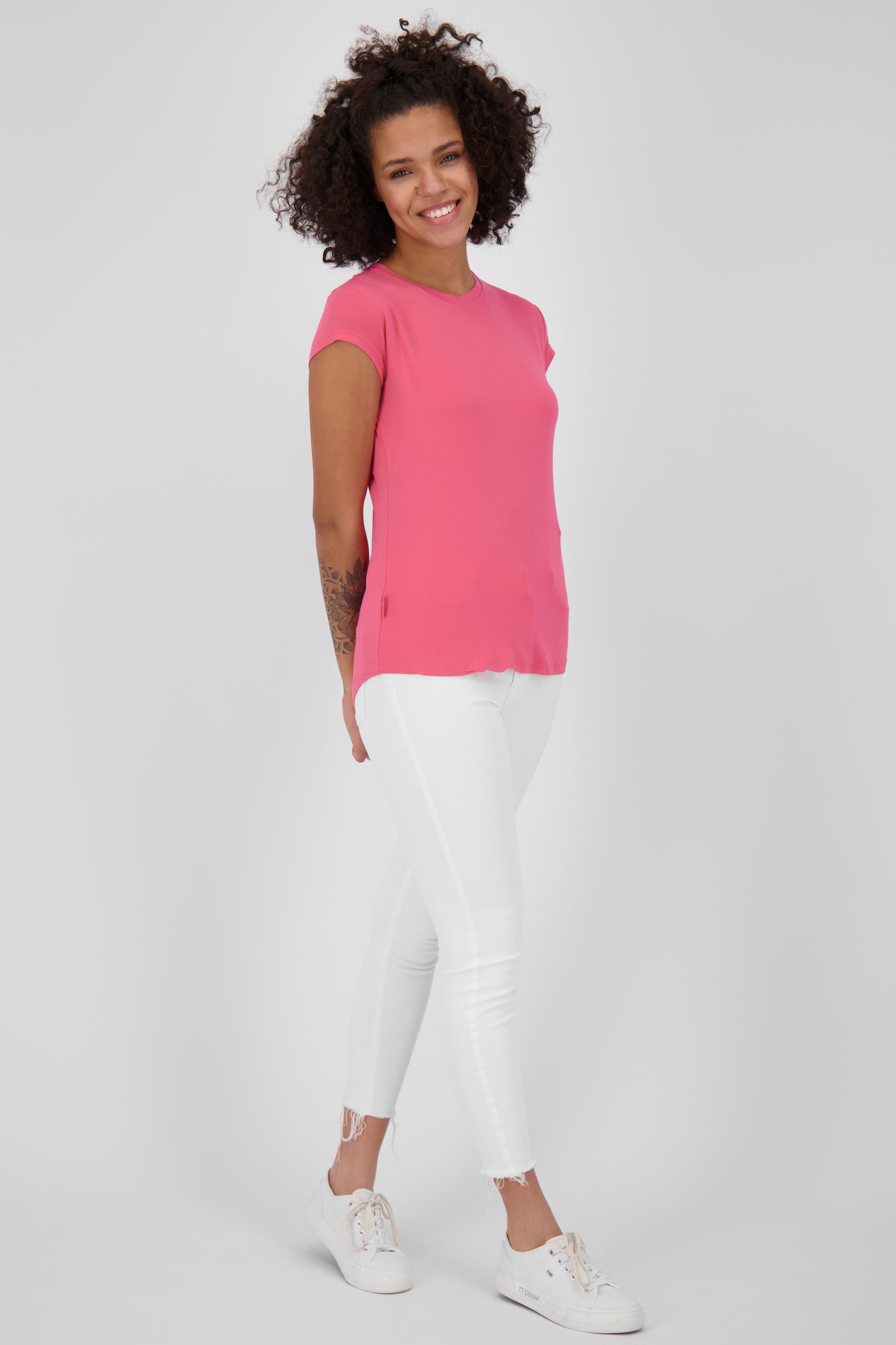 Vielseitiges Basic-Shirt für stylische Outfits: MimmyAK A von Alife and Kickin Pink