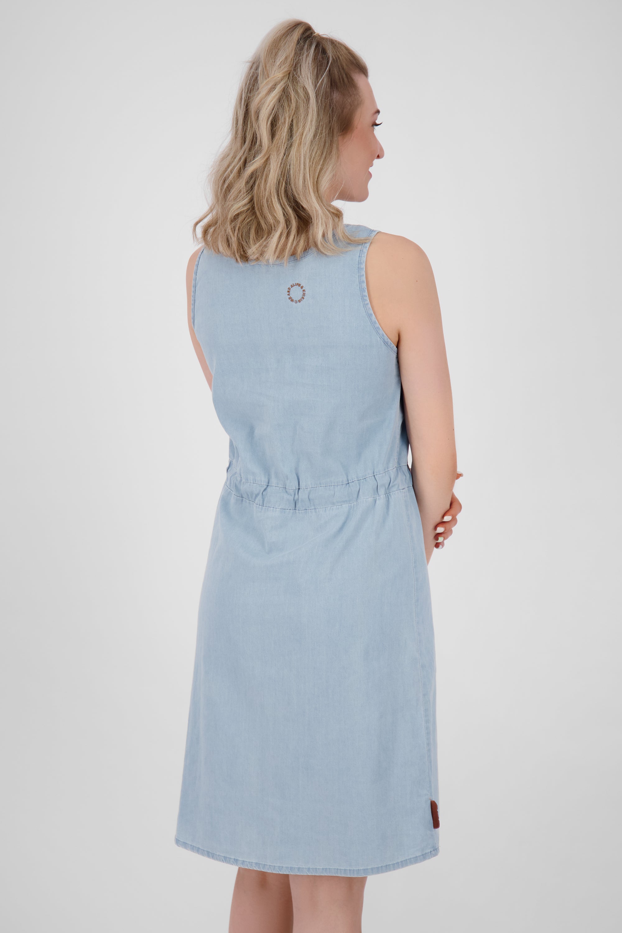 Lässiges Denim-Trägerkleid DorisAK DNM von Alife and Kickin für Damen Hellblau