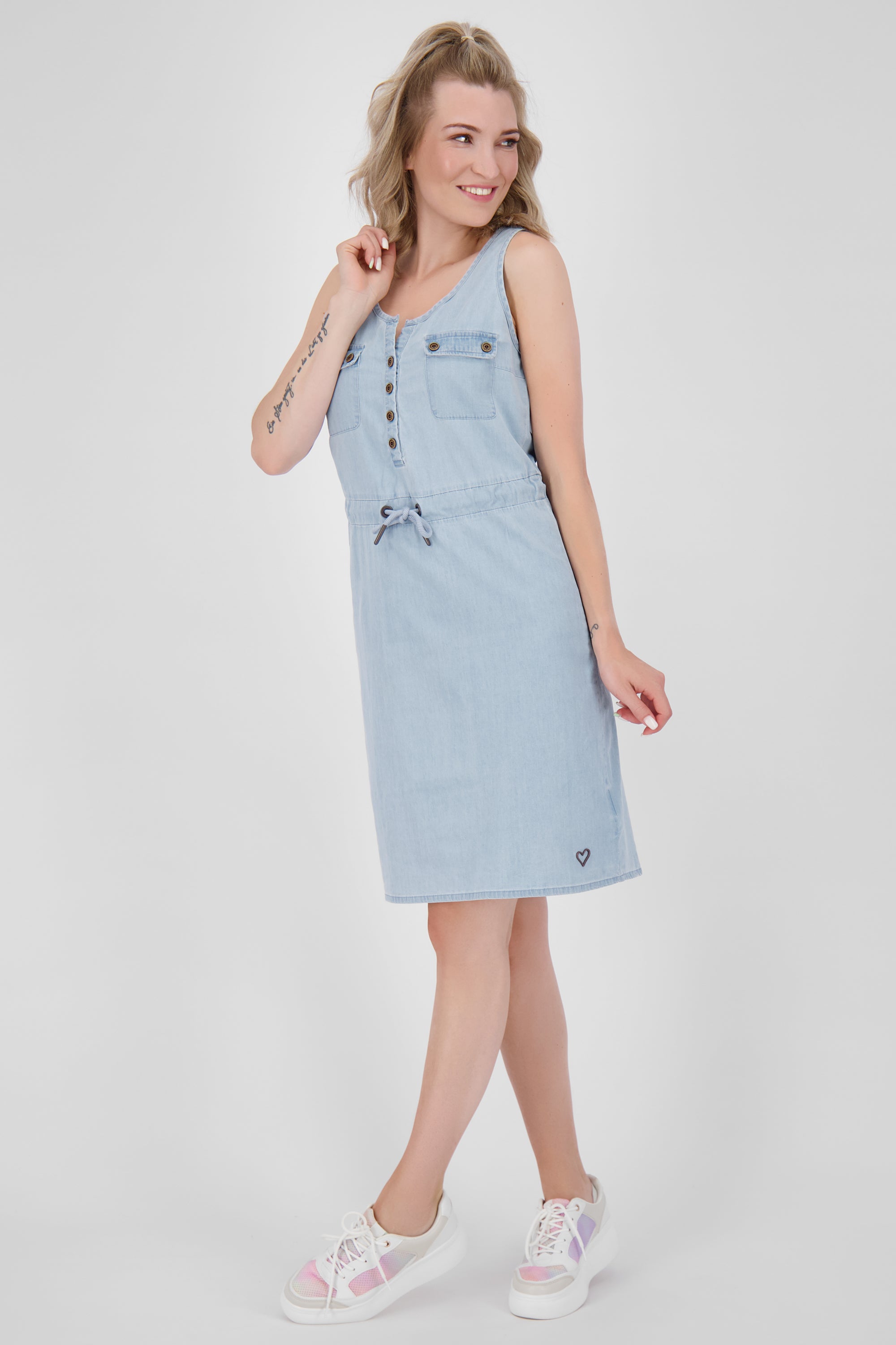 Lässiges Denim-Trägerkleid DorisAK DNM von Alife and Kickin für Damen Hellblau